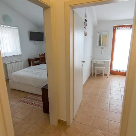 Charming In With Shared Pool * Ripenda Kras