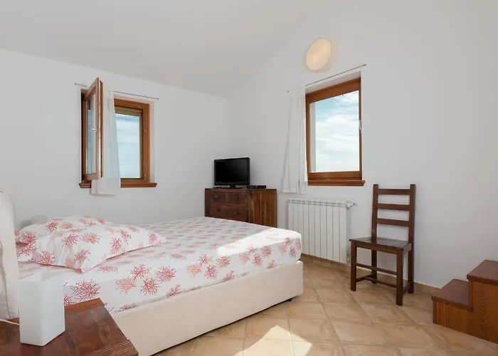 Charming In With Shared Pool Apartament Ripenda Kras