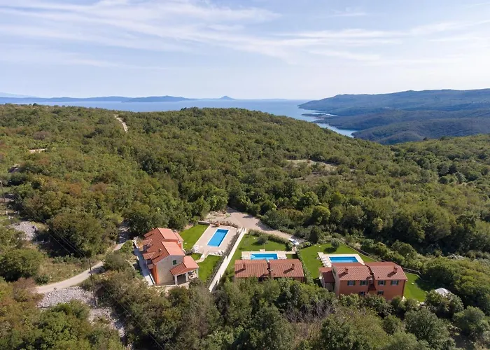 Charming In With Shared Pool Apartament