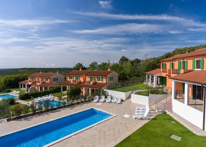 Charming In With Shared Pool *
