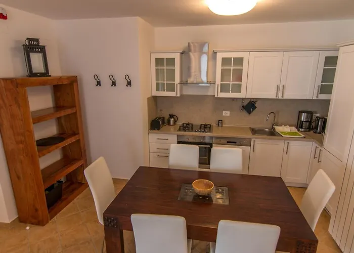 Charming In With Shared Pool Apartament Ripenda Kras