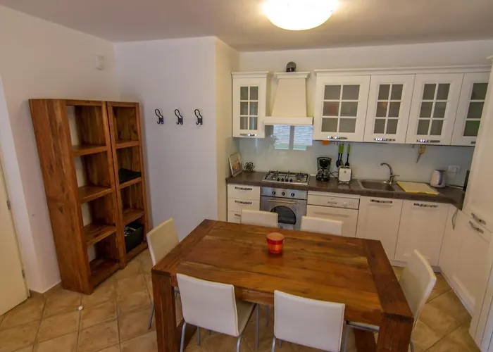 Charming In With Shared Pool Apartament *