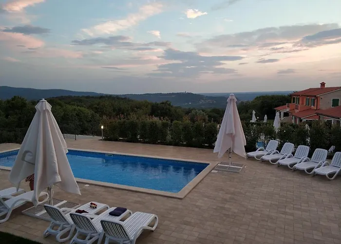 Charming In With Shared Pool Apartament *