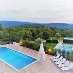 Vicani Villa: Spacious With Pool * Ripenda Kras
