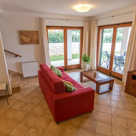 Vicani Villa: Spacious With Pool Apartman *